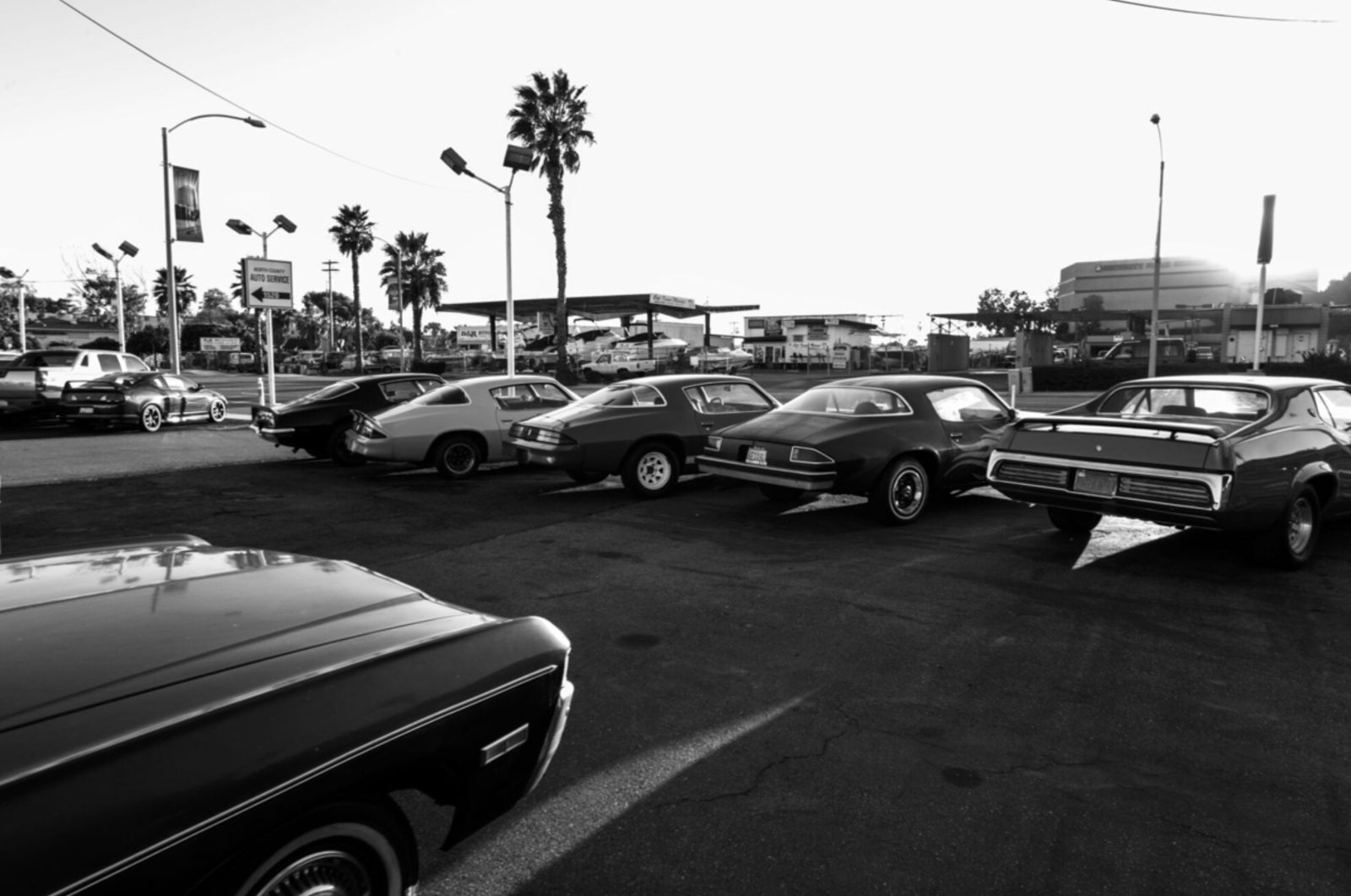 Automóviles de época en blanco y negro